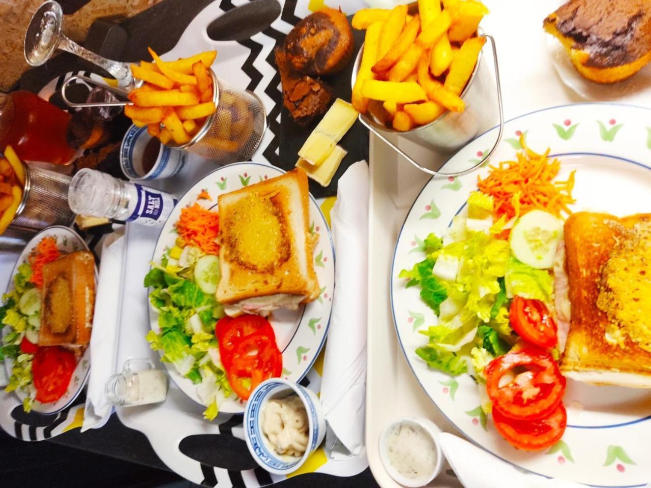 مبيت وإفطار Saint-Bonnet-de-Four Chez Christy Chemin Des Dinots الغرفة الصورة