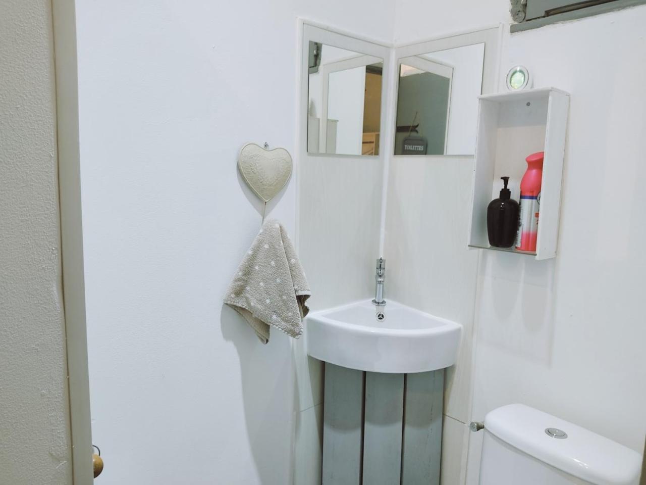 مبيت وإفطار Saint-Bonnet-de-Four Chez Christy Chemin Des Dinots الغرفة الصورة
